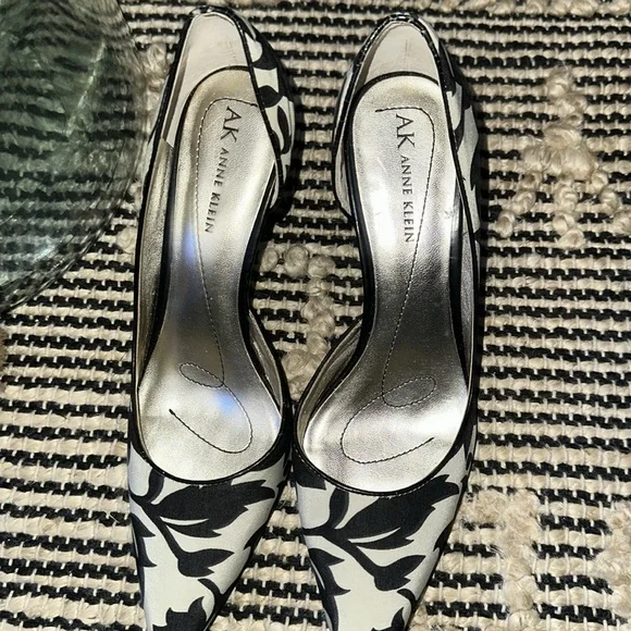 Anne Klein pointed heels - Picture 4 of 6